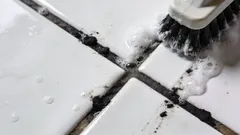 Come sbiancare le fughe nere in bagno in 30 minuti: 5 metodi che funzionano davvero