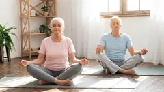 Esercizi yoga sicuri per anziani: cosa praticare e cosa evitare