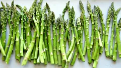 Solo 20 kcal, ma i benefici sono più di quanto sembrino: cosa apporta l’asparago all’organismo