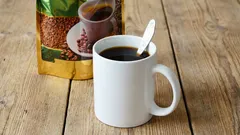 Caffè solubile a digiuno: un’abitudine di milioni. Cos’è importante sapere sulle sue conseguenze