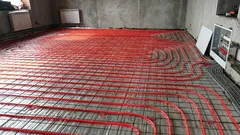 Pavimento radiante: pro e contro reali, costi e manutenzione senza miti