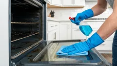 Come rimuovere il grasso dal forno senza prodotti chimici aggressivi