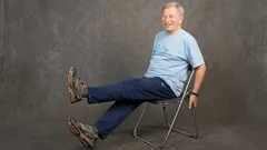 Ginnastica da seduti per anziani over 65: 20 minuti per rilassare collo, schiena e fianchi